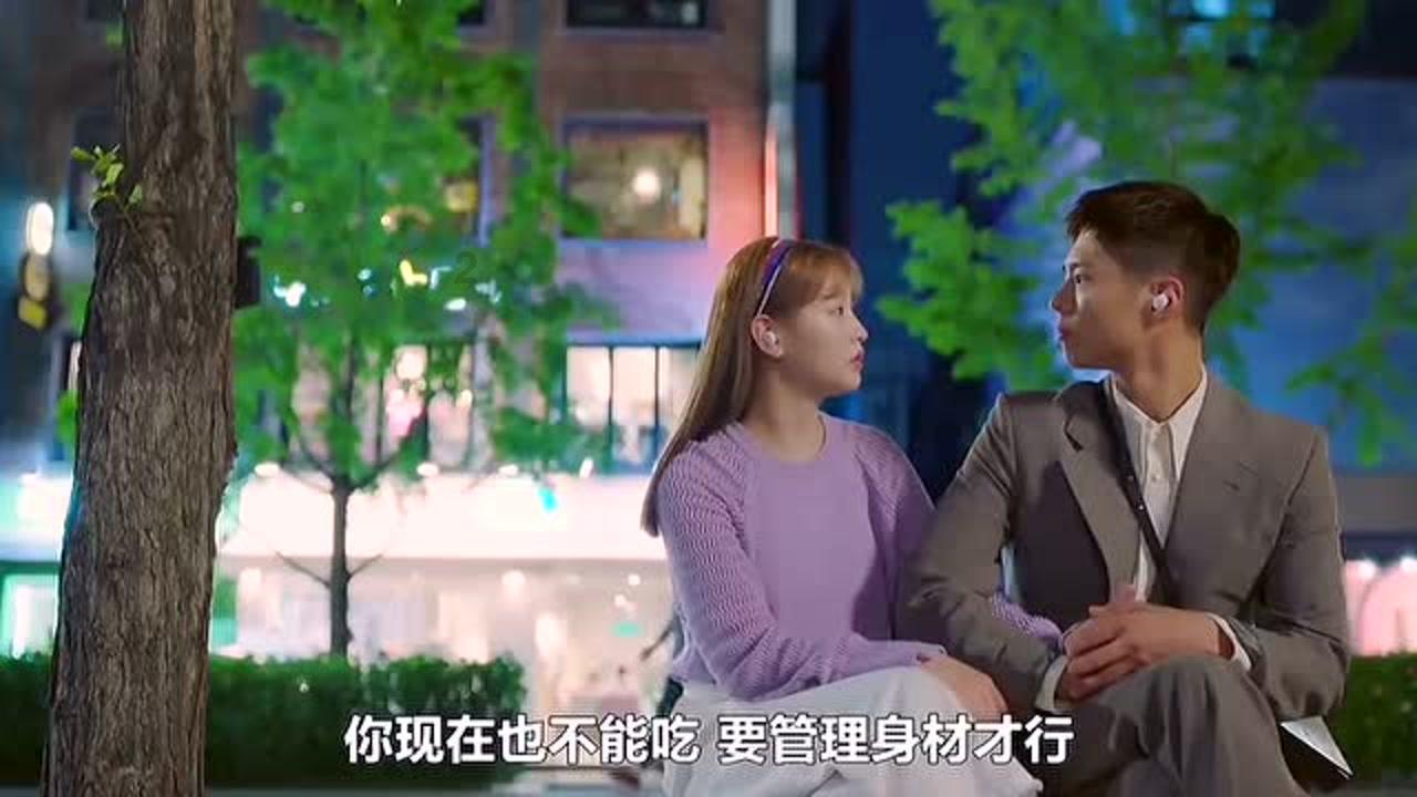 被抽走板凳导致骨折的女生，已退学，又被父母断绝关系