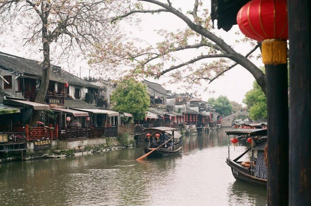 洛阳暴雨街头积水奔涌倒灌冲进超市，城市内涝该如何应对？游戏画面